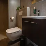 Luxe Tinyhouse Voor 2 Personen Met Hottub Tatil Evi Meerssen