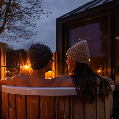 Vakantiehuis Luxe Tinyhouse Voor 2 Personen Met Hottub Meerssen